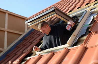 Pose de fenêtres de toit Velux à Thelonne